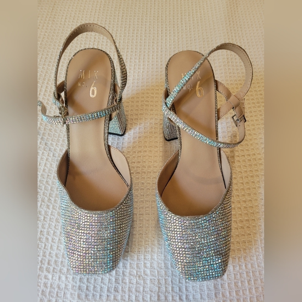 Elegant Glitter Block Heel Sandals - Picture 2 of 11